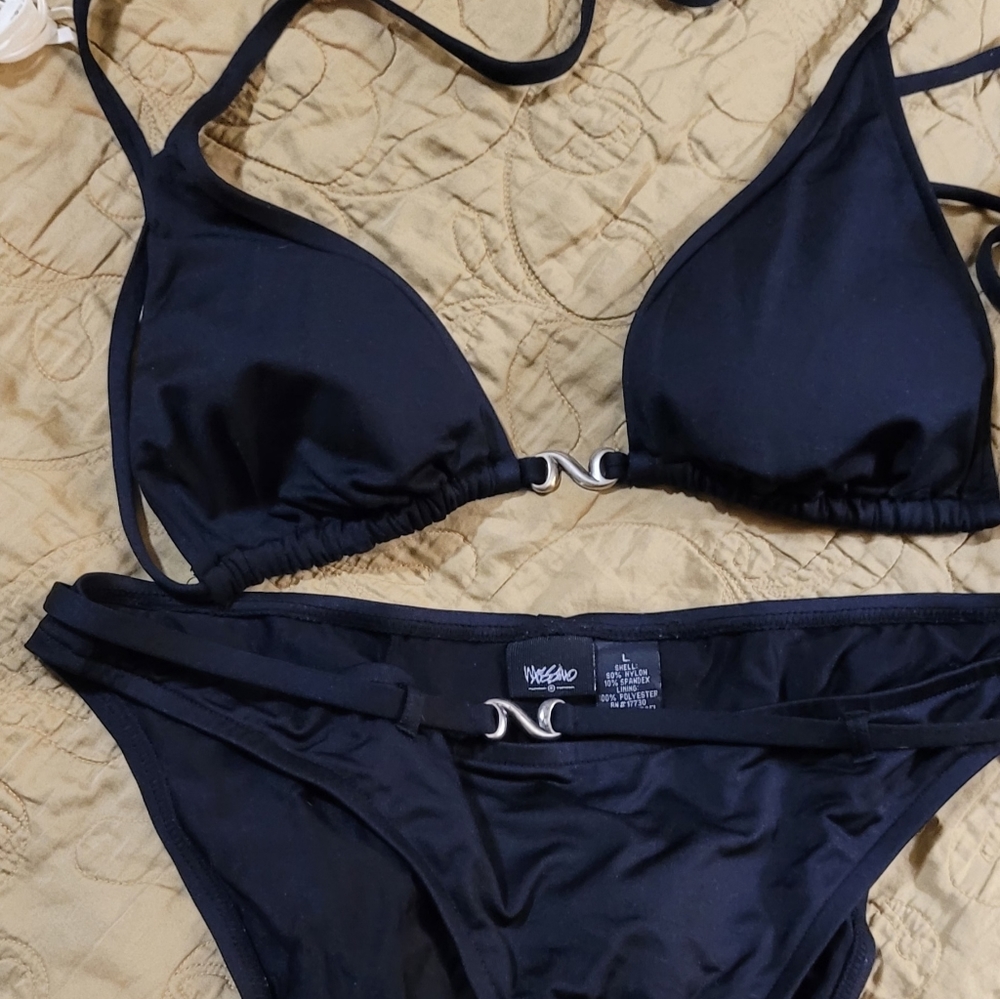Black bikini